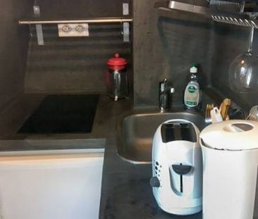 Logement à Paris, Location meublée - Photo 2