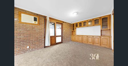 🏡 !! For Rent | Stylish 3-Bedroom Home Close to Transport, Shopping & Schools !! - Photo 2