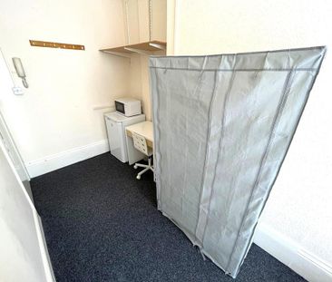 1 bedroom in a house share to rent - Photo 6