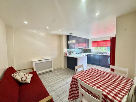 3 bedroom semi-detached house to rent - Photo 5