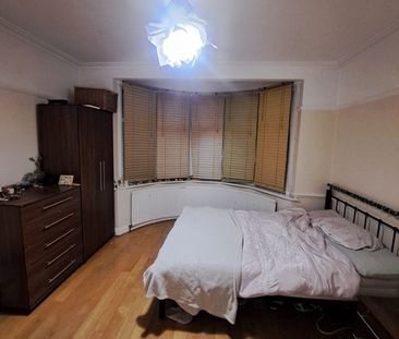 Room in a Shared House, Pymmes Green Road, N11 - Photo 5