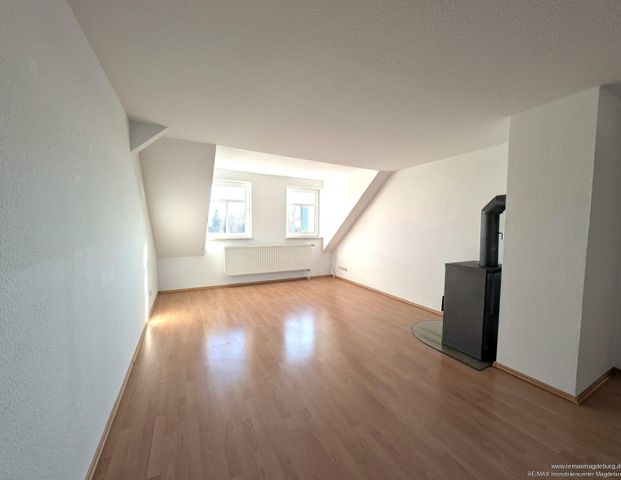 Dachgeschosswohnung – mit Kamin & offener Küche - Foto 1