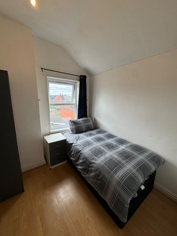 Room in a Shared House, Ellesmere Road, B8 - Photo 4