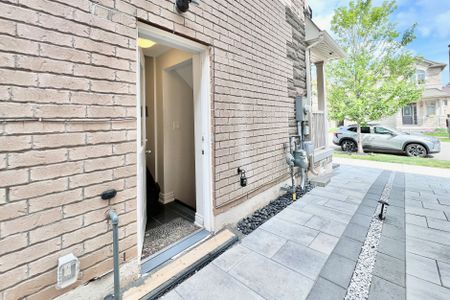 For Lease - 411 Grindstone Trail, Oakville, Ontario - Photo 5