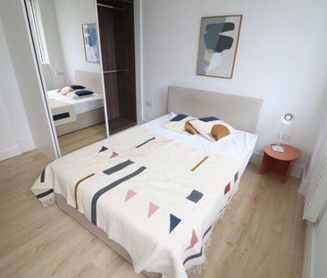 3 bedroom flat to rent - Photo 4