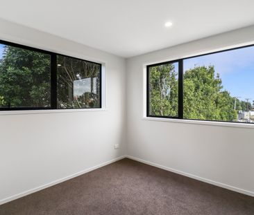 Townhouse in a convenient location! - Photo 3