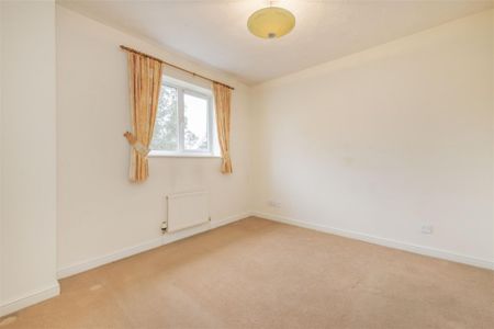 3 bed House - Detached To Let - Photo 2