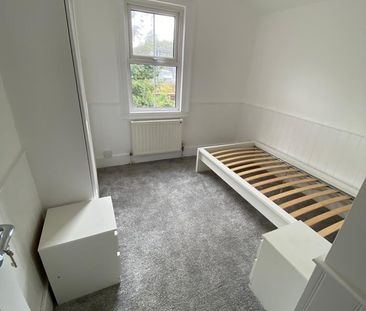 Bedsit, Marsala Road, SE13 - Photo 2