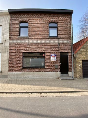 Volledig gerenoveerde woning met tuintje en ruime garage - Photo 5