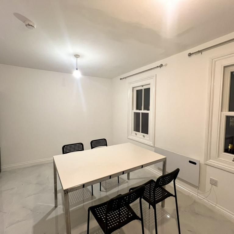 3 bedroom flat to rent - Photo 1