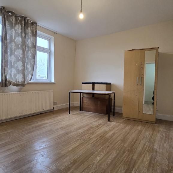 4 bedroom terraced house to rent - Photo 1