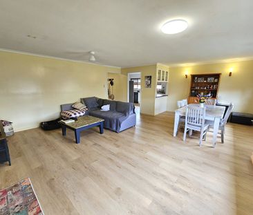 Spacious 3-Bedroom Home with Double Garage & Double Carport – Bunda... - Photo 1