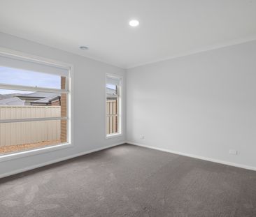 Modern 4-bedroom Family Home In West Wodonga - Photo 2