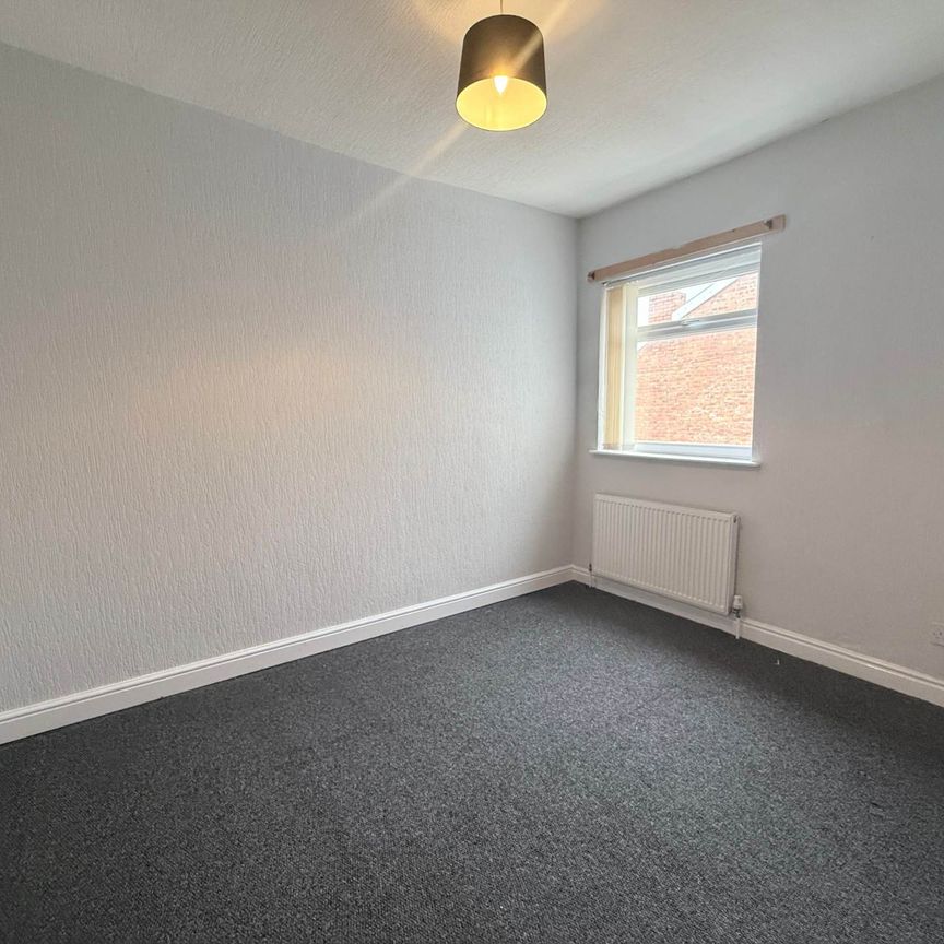 Price £950 pcm - Available Now - Unfurnished - Photo 1