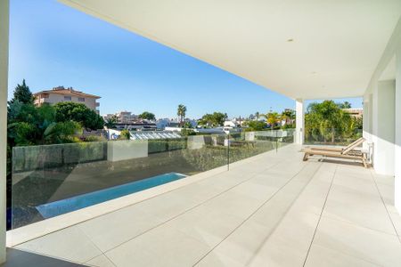 5 bedroom luxury Villa for rent in Puerto Banus, Andalusia - Photo 4