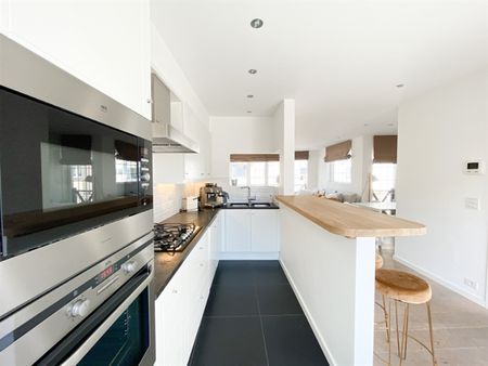 Recente bel-étagewoning te huur in het centrum van "het Oude Knokke" - Photo 2