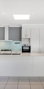 Executive home with home office! - Photo 3