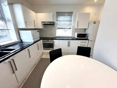 2 bedroom apartment to rent - Photo 4