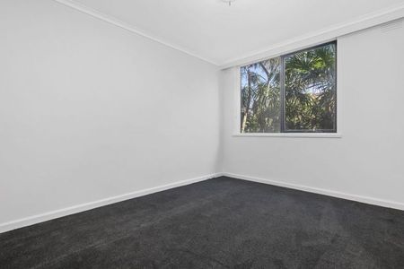 Inviting 2-Bedroom Apartment in Desirable St Kilda East Location - A Must-See! - Photo 2