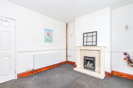 2 Bed Terraced House, Lichfield Road, NG2 - Photo 4