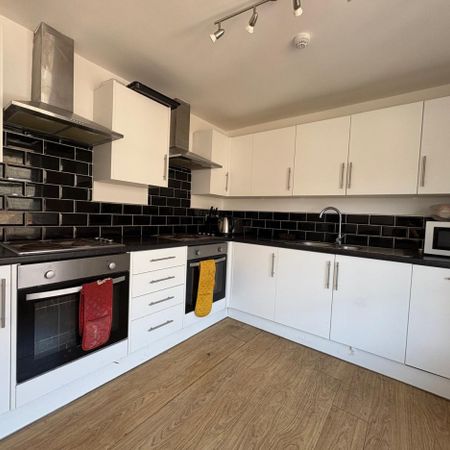 Room 102, Harts House, , UK - Photo 3