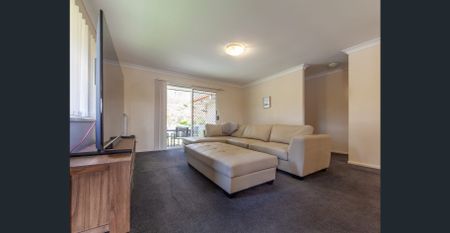 Charming Family Home with Spacious Backyard - Photo 5