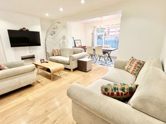 4 Bed Semi-Detached House, Tunstall Road, CR0 - Photo 1