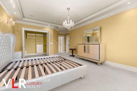 House in Richmond, BC - Photo 3