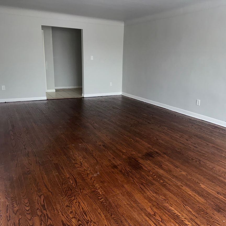 2128 Harris Crescent - Photo 1