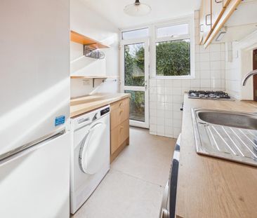 3 bedroom terraced house to rent - Photo 2