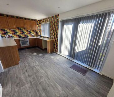 3 bedroom end of terrace house to rent - Photo 2