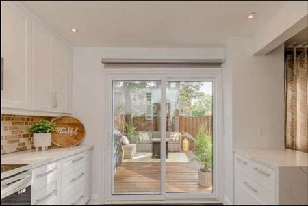 For Lease - 152 Kenwood Avenue, Burlington, Ontario - Photo 4