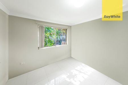 BEAUTIFULLY COSY RENOVATED 3 BEDROOM UNIT - Photo 5