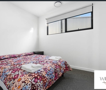 Executive Living at Its Finest – Fully Furnished Townhouse - Photo 1