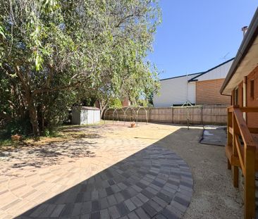 Three bedroom Family Home - Photo 2