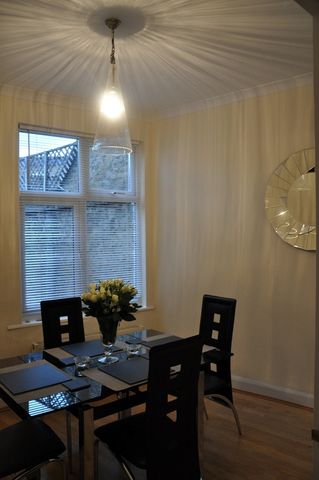 4 Bed Flat, Beaumont Crescent, W14 - Photo 2