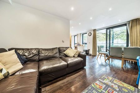 3 bedroom flat to rent - Photo 4