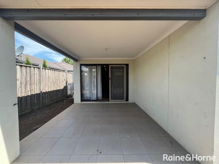 11 Regent Close, Burnside Heights, VIC 3023 - Photo 4