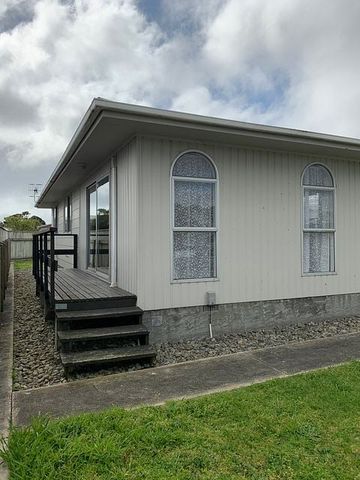 Charming 3 bedroom Home Paraparaumu Beach - Photo 2