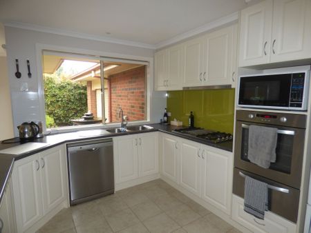 27 Glendon Drive Warragul VIC - Photo 3