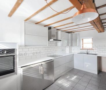 3 bedroom barn conversion to rent - Photo 1
