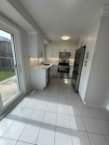 For Lease - 5426 Antrex Crescent, Mississauga, Ontario - Photo 3