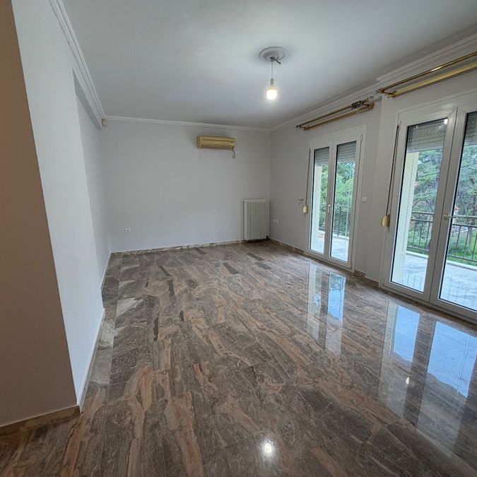 Ανακαινισμένο διαμπερές διαμέρισμα 81 τ.μ. με parking, αυτόνομη θέρμανση και βεράντες στο Δαφνί Χαϊδαρίου, € 680, 81 τ.μ. - Photo 1