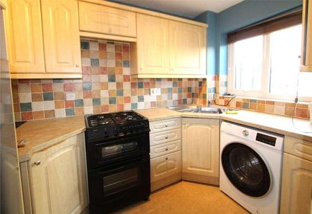 Derwent Close, Waterlooville, Hampshire, PO8 - Photo 2