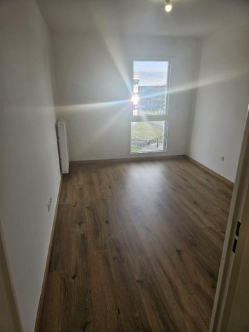 Location Appartement 3 pièces 73m² CHAMPS SUR MARNE 77420 - Photo 4