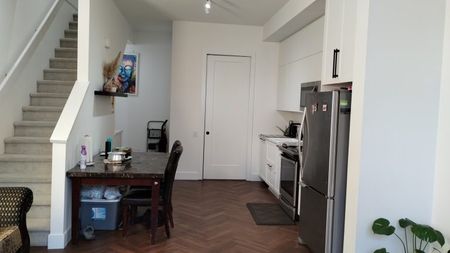 Beautifully designed 2-bedroom townhouse in Surrey (QS44) - Photo 3