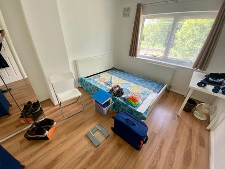 3 bedroom semi-detached house to rent - Photo 2