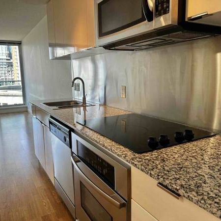 Beautiful Apartment High floor in Prime Location Downtown Vancouver - Photo 1