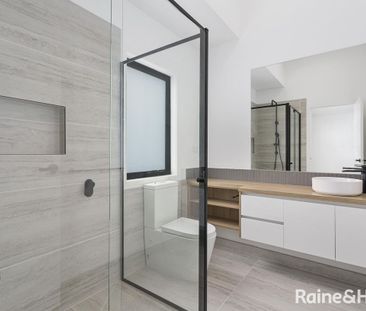 Sleek and Close to the Beach - Photo 2