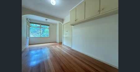 Spacious Family Living in Quiet Court Location - Photo 3